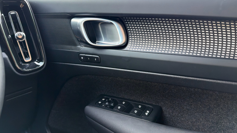 Volvo XC40 2.0 B3P Plus Dark 5dr Auto Petrol Estate